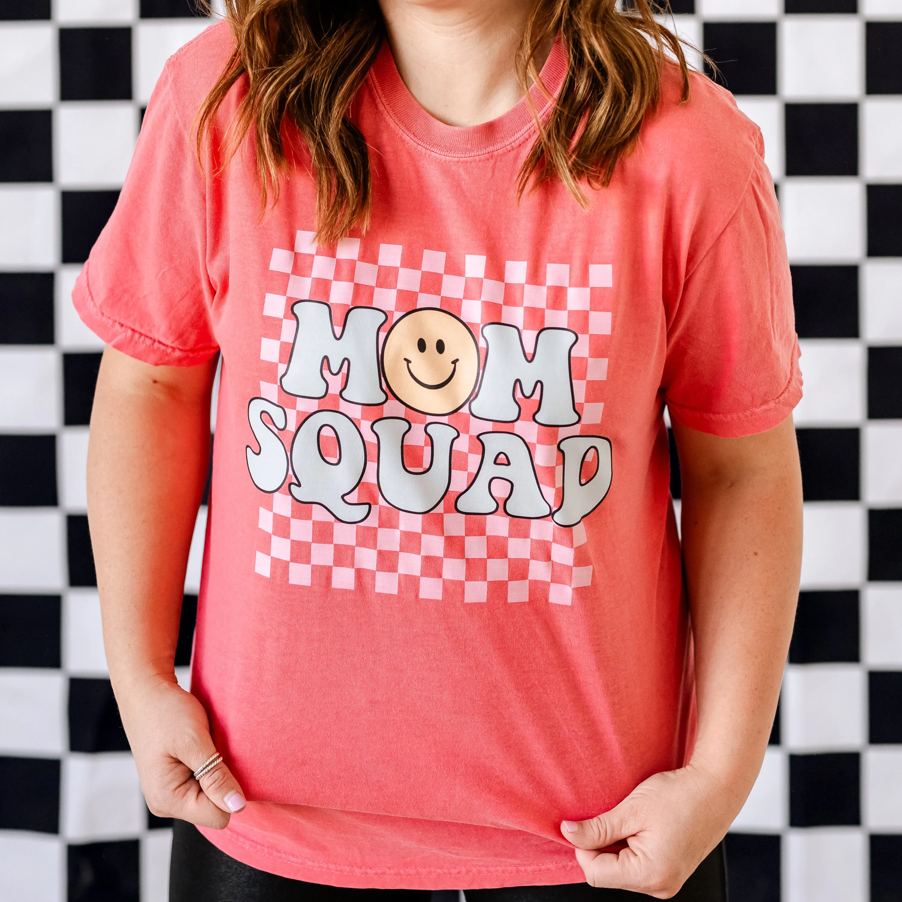 THE RETRO EDIT - Mom Squad - SHORT SLEEVE COMFORT COLORS TEE